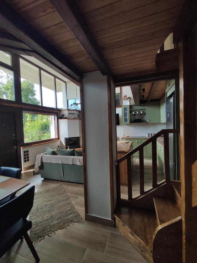 Herme's Hut * Pavliani